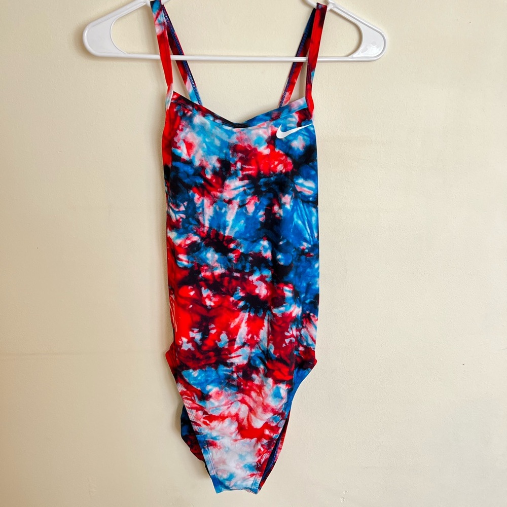 NIKE Women’s HYDRASTRONG Swimsuit